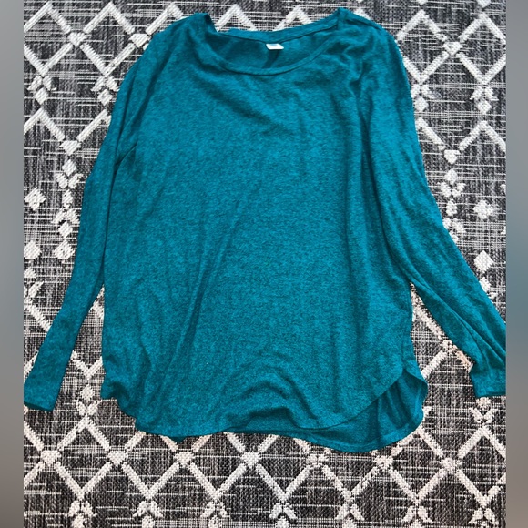 Old navy sweater top - Picture 3 of 4